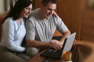 Couple-On-Computer