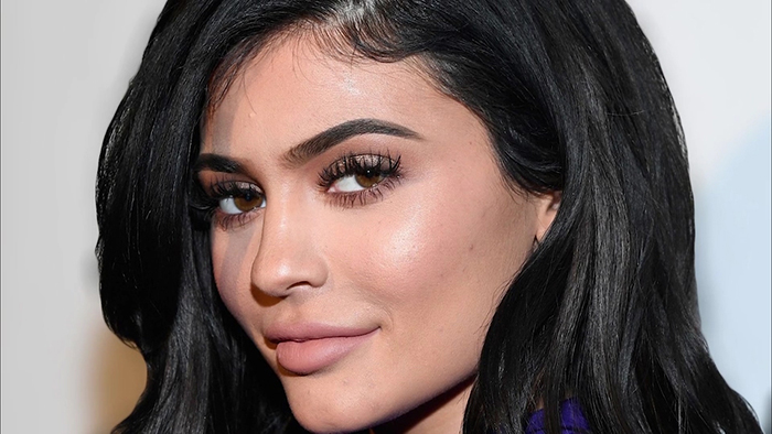 Kylie Jenner lip trends.